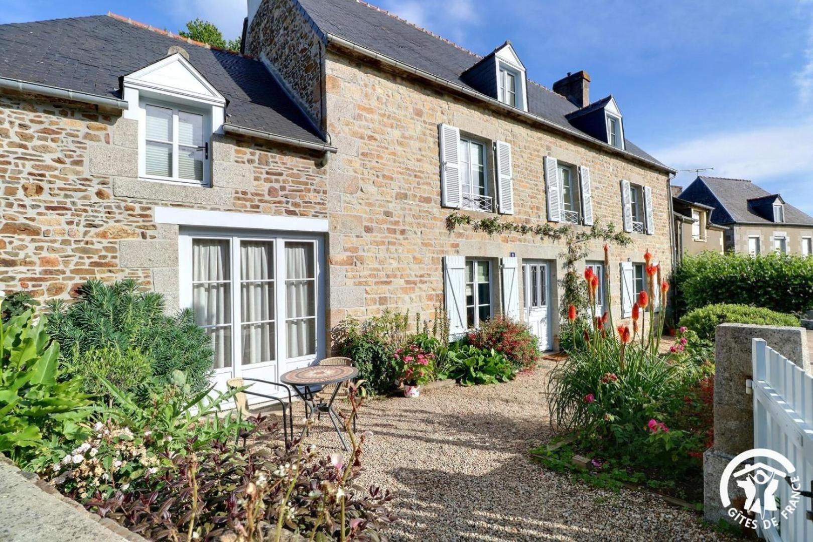 Bed and Breakfast Le Jardin De Quercus Bazouges-la-Pérouse Exterior foto