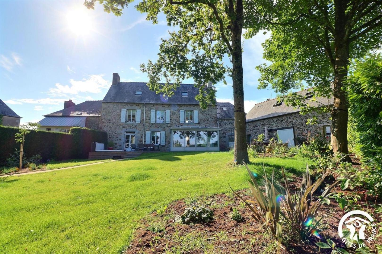 Bed and Breakfast Le Jardin De Quercus Bazouges-la-Pérouse Exterior foto